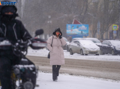 Снежно, морозно и скользко на дорогах: погода на 23 января в Волгограде
