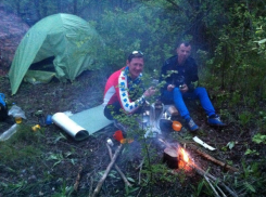 Палатку участников велопробега из Астрахани затопило под Волгоградом из-за дождей 