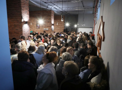 Эвакуация более 300 человек в волгоградском вузе попала на видео