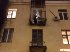 После обрушения балкона с двумя волгоградцами жилинспекция обследует дом на Мира, 13