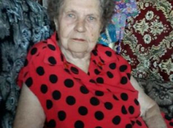 Труженице тыла из Волжского наконец дали свет и пообещали отремонтировать квартиру после затопления 