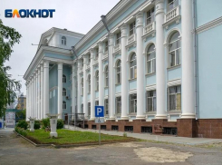 Волгоградские театры массово отменяют спектакли из-за COVID-19