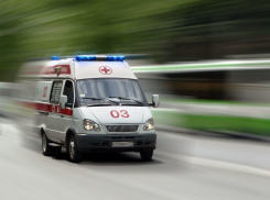 23-летний волгоградец упал с крыши 2-этажного дома