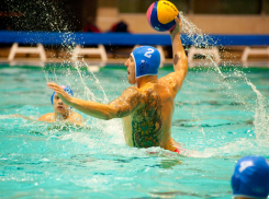 «Спартак-Волгоград» сложил чемпионские полномочия