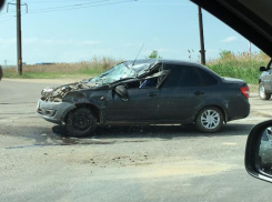 Фура не уступила дорогу легковушке в Волжском: есть пострадавшие