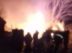 В поселке Гумрак на западе Волгограда загорелся дом 