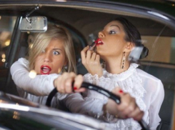  В Волгограде сотрудница Минфина на Nissan сбила 14-летнюю школьницу