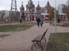 ﻿Вслед за губернатором Андреем Бочаровым и журналистами из парка Волгограда уехали и урны