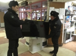 В Волгоградской области бывшая жена выследила супруга-должника в магазине электроники