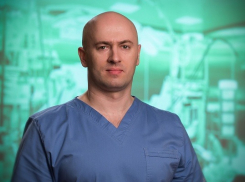 В Волгограде врачи вытащили из глаза женщины живого червя