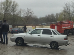 Со дня реки в Волгоградской области подняли машину сотрудника УФСИН: тела девушки в ней нет