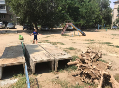 «Тут ничего нет!»: многодетная мама потребовала детскую площадку у депутатов Волгограда 