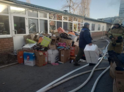 После сильного пожара рынок «Олимпия» закрыли для волгоградцев