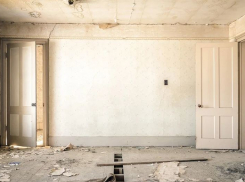 Мэрия Волгограда порвала контракт с очередным подрядчиком на ремонт здания школы в Ангарском