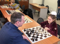 Волгоградский депутат вничью сыграл с одной из лучших шахматисток России, 10-летней Глафирой