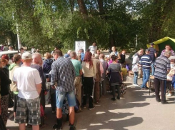В Волгограде раздают еду бедным и голодным детям