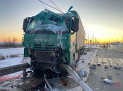 Фура протащила светофор вблизи Волгограда