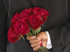 Волгоградец изнасиловал женщину за отказ принять букет цветов 