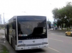 Пенсионерка по своей вине получила травмы в салоне автобуса в Волгограде