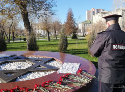 В центре Волгограда осквернили Звезду Давида антисемитскими надписями