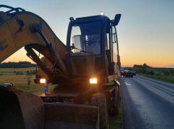 Врачи рассказали о состоянии выжившей чудом женщины в ДТП с экскаватором в Волгоградской области