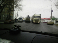 Стали известны подробности ДТП с автокраном на юге Волгограда