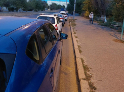 Ожидание по 12 часов и брошенные авто: что творится на заправках Волгограда