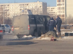 Инкассаторский Ford протаранил ВАЗ-2112 на юге Волгограда: есть пострадавшие 
