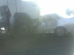 КамАЗ раздавил ВАЗ-2115 на трассе Волгоград-Сызрань: двое в больнице