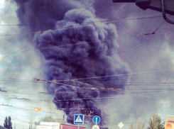В Волгограде на проспекте Металлургов тушат троллейбус 