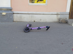 14-летняя самокатчица отправила женщину-прохожую в больницу в Волгограде