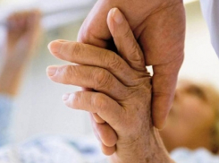 Сиделка до смерти изрезала ножом парализованного 81-летнего волгоградца