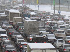 В утренних пробках стоит проспект Жукова и улица Ангарская 