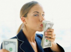 В Волгограде сотрудница банка украла со счета клиентки более 16 тысяч долларов