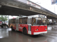 Троллейбус №8 меняет остановку на Привокзальной площади Волгограда