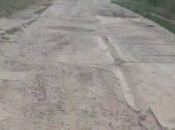 Волгоградцам езда по хуторской дороге приносит материальный ущерб