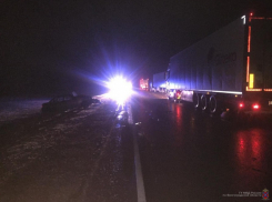 Водитель Daewoo Nexia погиб на месте после столкновения с фурой на трассе в Волгоградской области