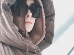 Анастасия Иванова призналась, что не расстается с пуховиком и шерстяными колготками