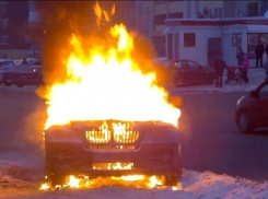 На трассе Москва-Волгоград сгорел Porsche Cayenne