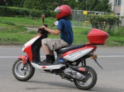 Восьмиклассник под Волгоградом перевернулся на мопеде