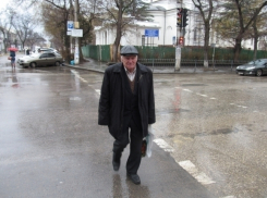 На юге Волгограда водитель Hyundai сбил 83-летнего