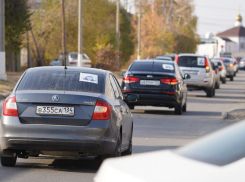 В Волгограде устроили автопробег в память убитого из-за конфликта в чате Романа Гребенюка 