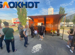 «Она едва не умерла, еле откачали»: пенсионерка потеряла сознание в набитом под завязку автобусе в Волгограде