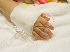 Девятимесячную девочку до полусмерти избили мать и отчим под Волгоградом