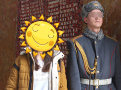 Молодого военного из роты почетного караула ищет восхищенная им школьница в Волгограде