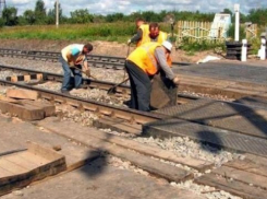 Ж/Д переезд на Тулака в Волгограде закрыли для автомобилистов на 1 день