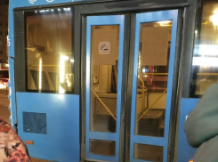 Сломались сразу 3 автобуса: волгоградцы возмущены работой б/у московского транспорта