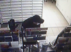 В центре Волгограда неизвестные обокрали аптеку