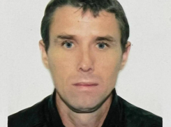 Голубоглазого мужчину с куполом мечети на груди три года ищут в Волгоградской области