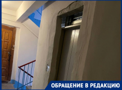 «До Путина быстрее дозвониться, чем до УК»: мама незрячей волгоградки два месяца поднимается на 7 этаж пешком